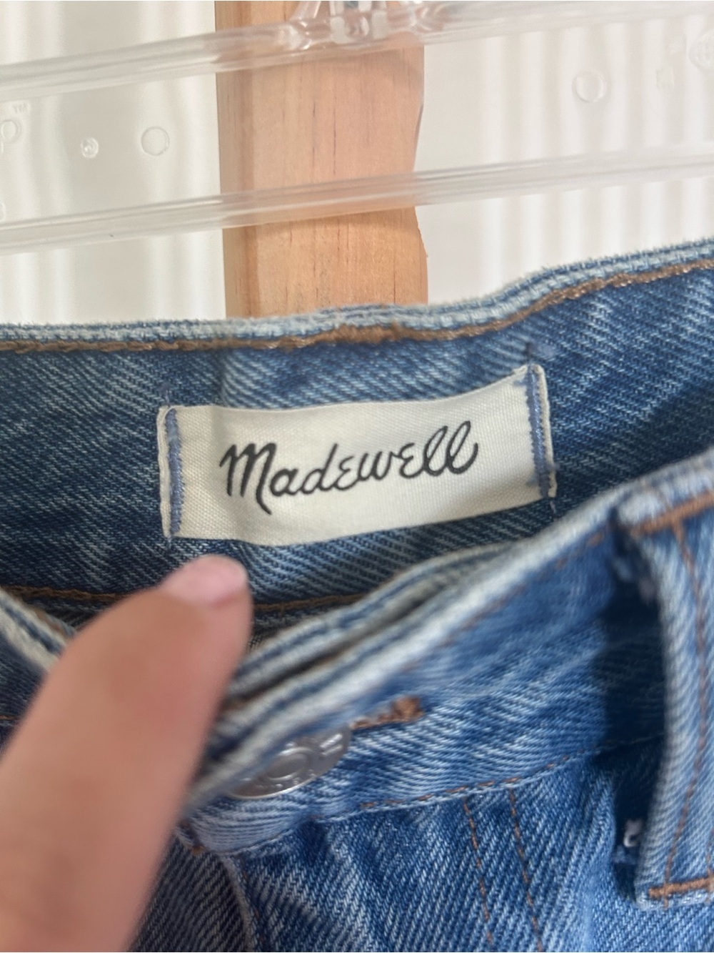 Madewell Relaxed Denim Shorts in
Homecrest Wash Distressed Women’s Size 27 NWOT - Picture 9 of 10